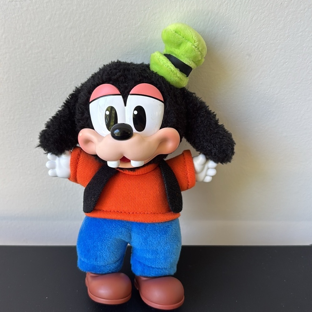 Authentic Mickey Family Goofy Keychain - Picture 4 of 5